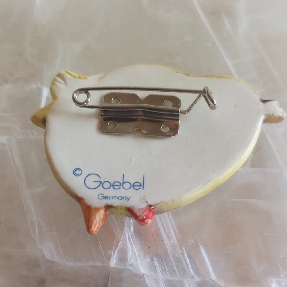 Artistic Palette Brooch with Paintbrushes Goebel Germany